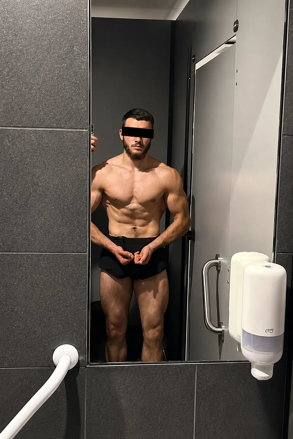 Nachher-Bild mit sichtbarem Kraftfortschritt im Personal Training
